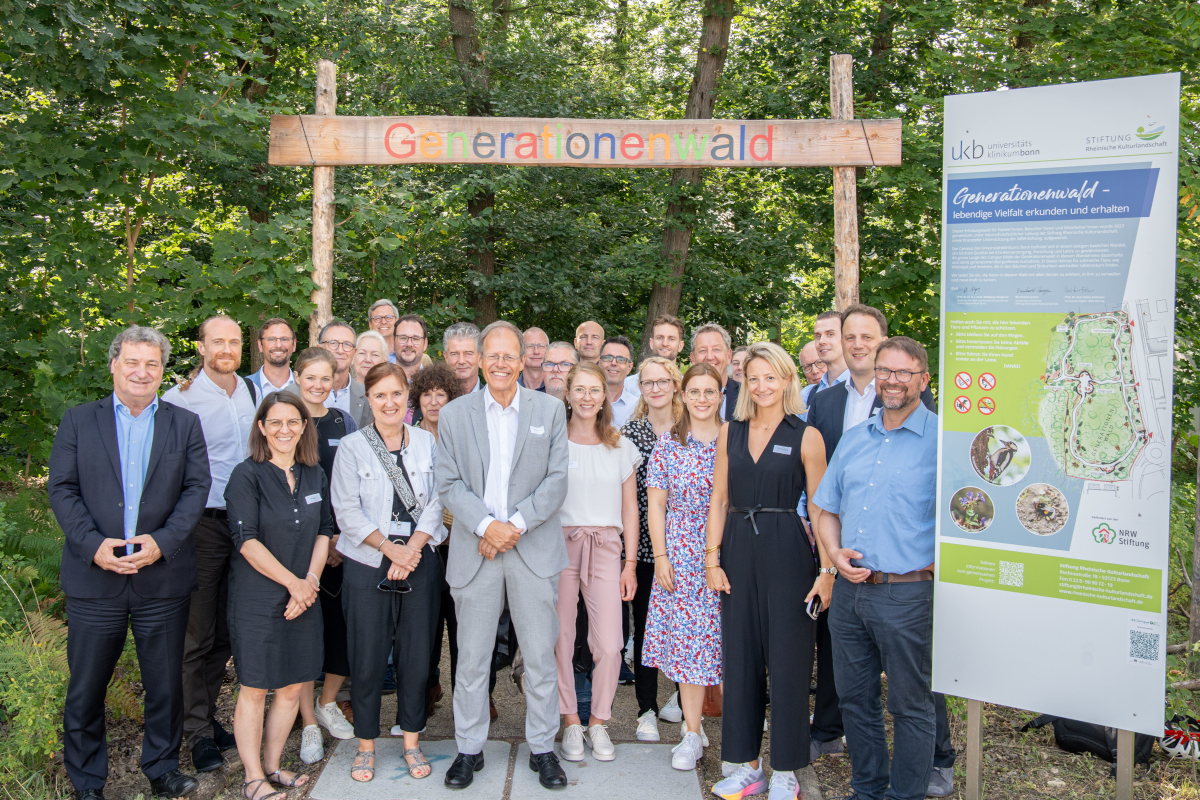 Die Mitglieder des Gesundheitsregion KölnBonn e.V. besuchten unter anderem den Generationenwald des UKB zum jährlichen Sommerfest SUMMERBird.