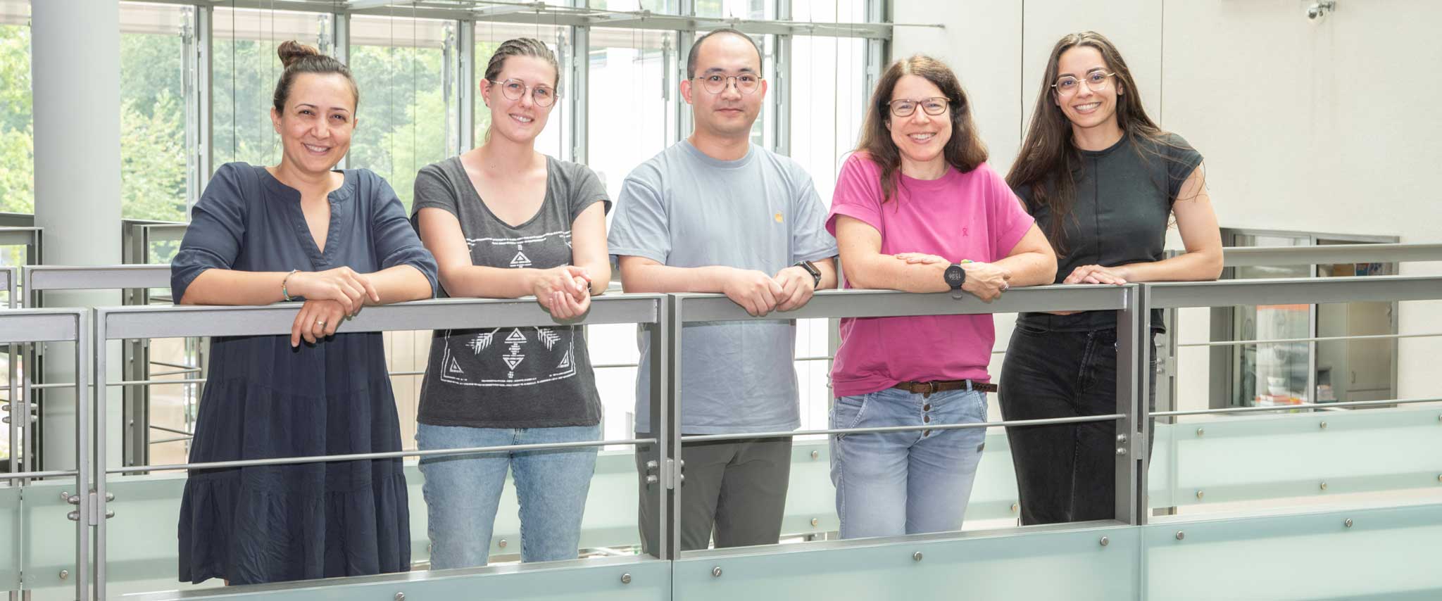 Dr. Buket Basmanav, Nicole Cesarato, Xing Xiong, Prof. Regina Betz und Yasmina Gossmann finden im Keratin 31-Gen ursächliche Mutationen für die dominant-vererbte Form der Monilethrix.