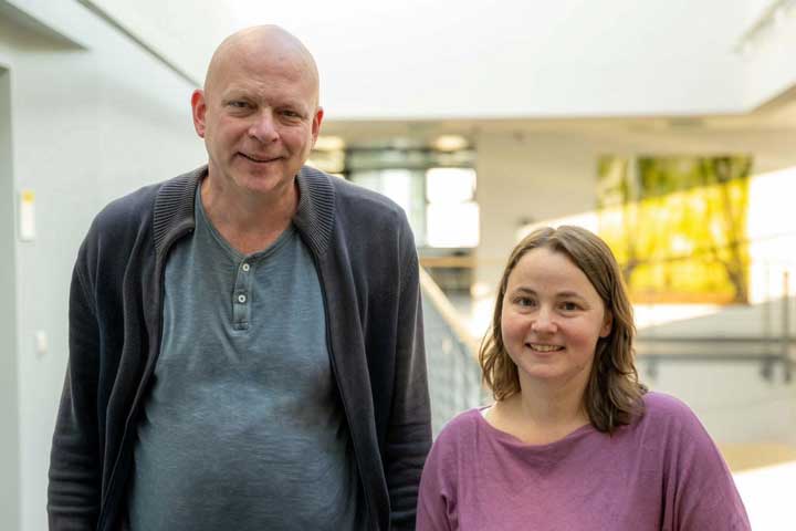 Prof. Florian Mormann und Esther Kutter klären zusammen mit Prof. Andreas Nieder von der Uni Tübingen die neuronalen Grundlagen des mathematischen Konzepts der „Null“.