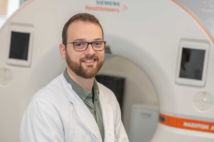 Dr. Sebastian Nowak klärt den datenschutzsicheren Einsatz von KI zur Strukturierung radiologischer Befunde.